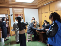 普遍听取学生区群众的看法